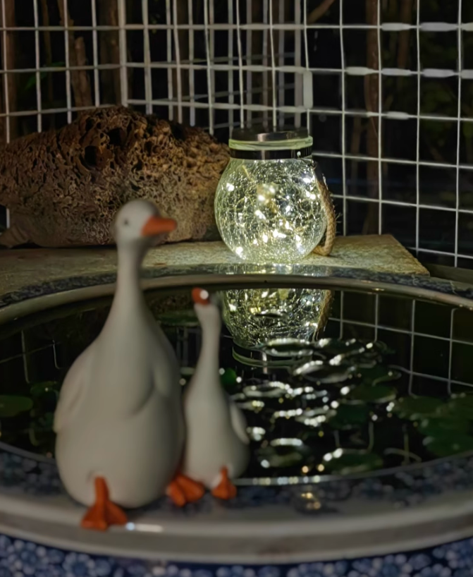 Satiekam poētisku nakti! Mazā atmosfēras gaisma izgaismo mikroromantisku stūri