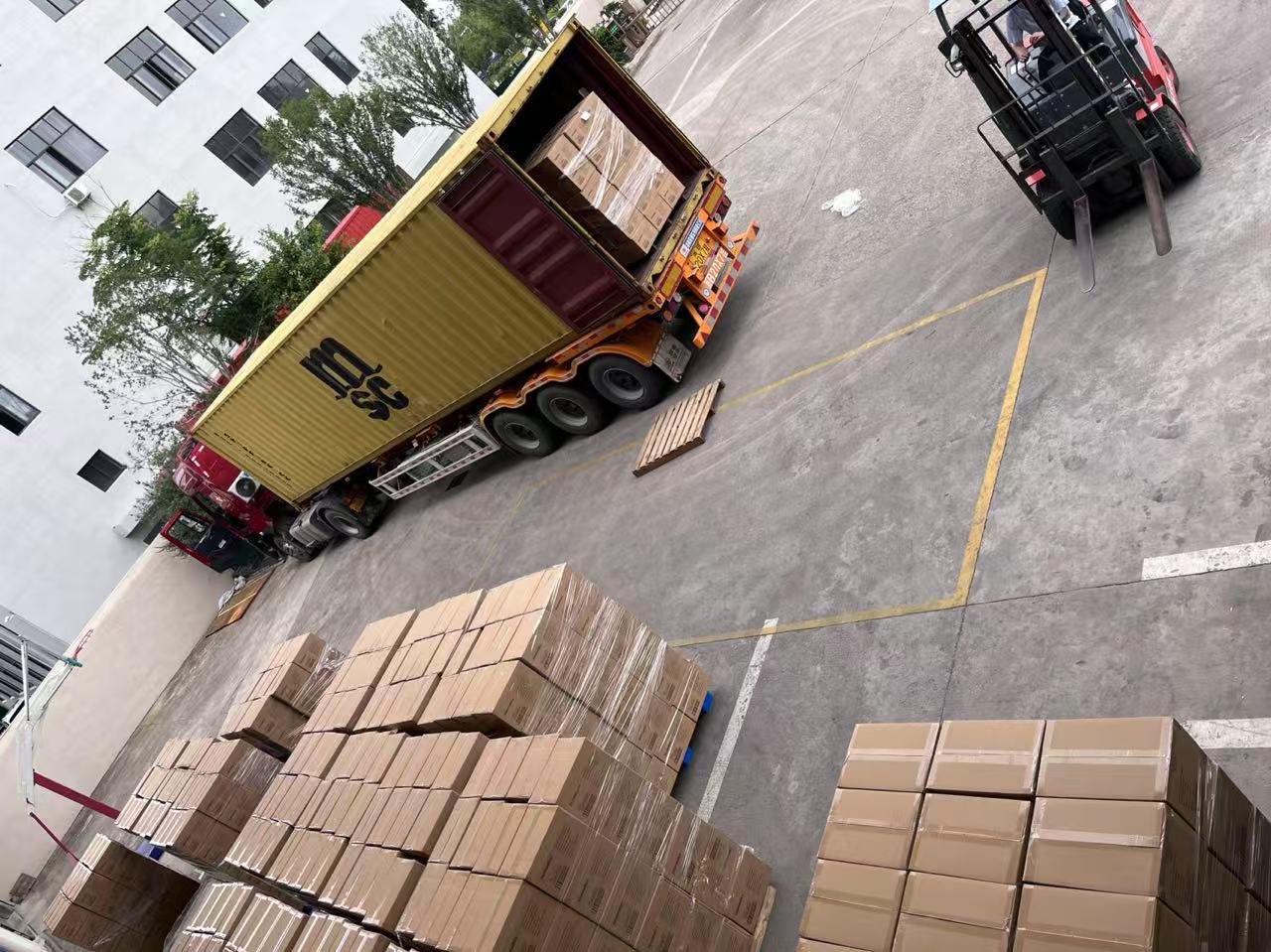 Landsign veiksmīgi nosūta preču partijas